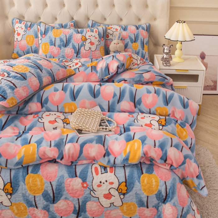 91家纺网 家纺一手货源 找家纺 梓依家纺 2023新款牛奶绒床盖款四件套 花小兔