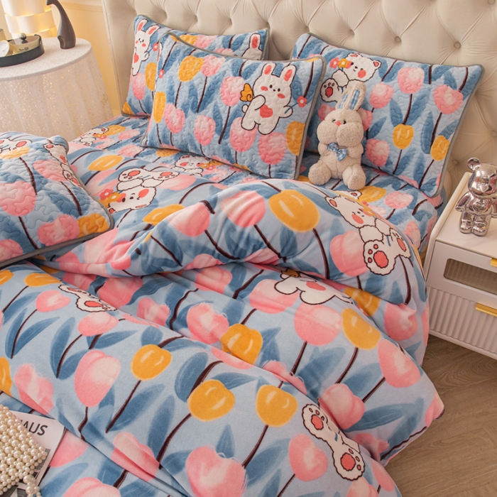 91家纺网 家纺一手货源 找家纺 梓依家纺 2023新款牛奶绒床盖款四件套 花小兔