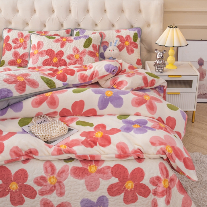 91家纺网 家纺一手货源 找家纺 梓依家纺 2023新款牛奶绒床盖款四件套 花语