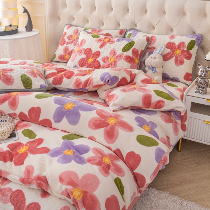 91家纺网 家纺一手货源 找家纺 梓依家纺 2023新款牛奶绒床盖款四件套 花语