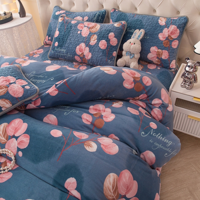 91家纺网 家纺一手货源 找家纺 梓依家纺 2023新款牛奶绒床盖款四件套 静待花开