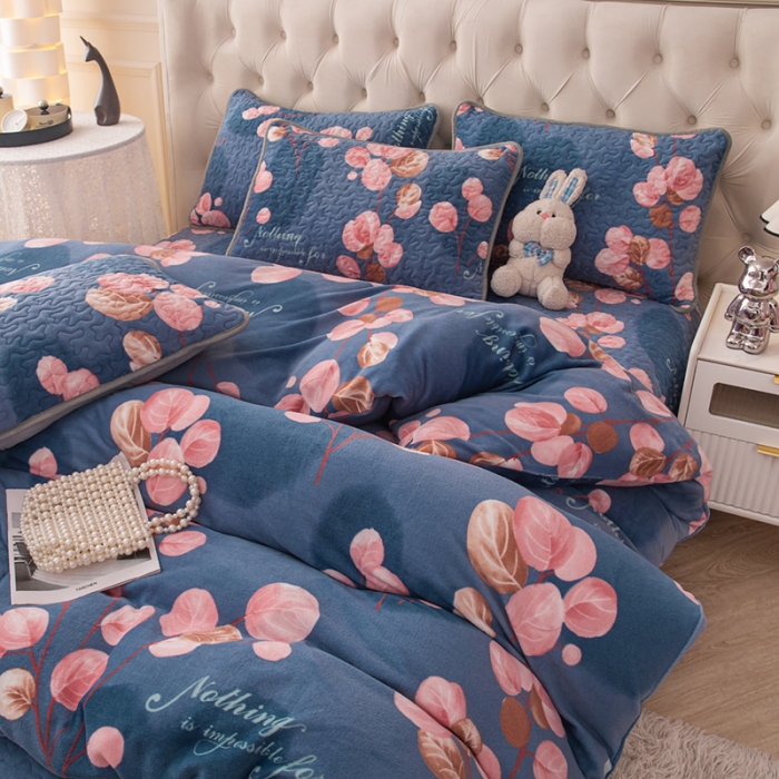 91家纺网 家纺一手货源 找家纺 梓依家纺 2023新款牛奶绒床盖款四件套 静待花开