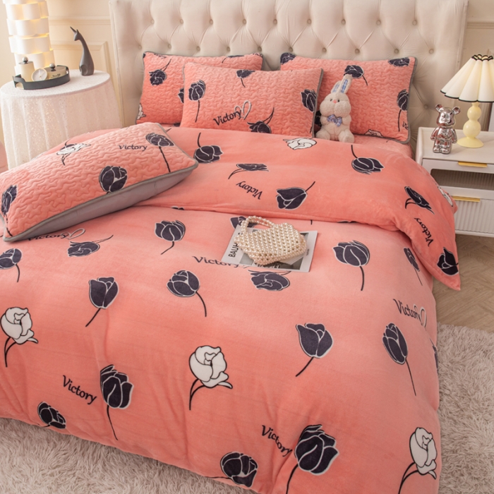 91家纺网 家纺一手货源 找家纺 梓依家纺 2023新款牛奶绒床盖款四件套 热恋-粉