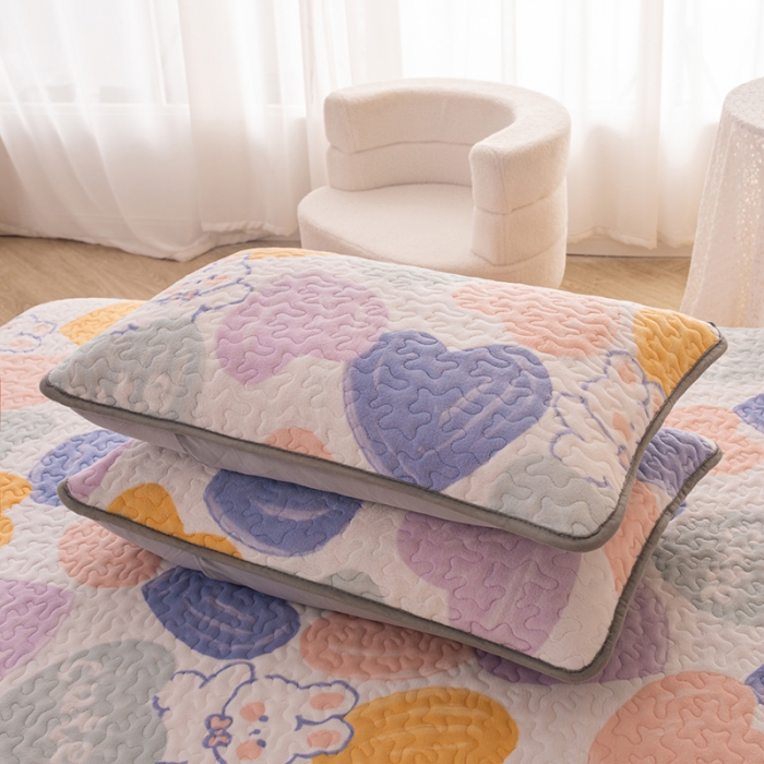 91家纺网 家纺一手货源 找家纺 梓依家纺 2023新款牛奶绒单床盖 爱心兔兔