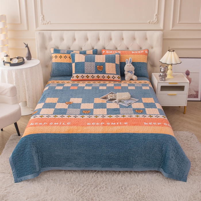 91家纺网 家纺一手货源 找家纺 梓依家纺 2023新款牛奶绒单床盖 绅士熊