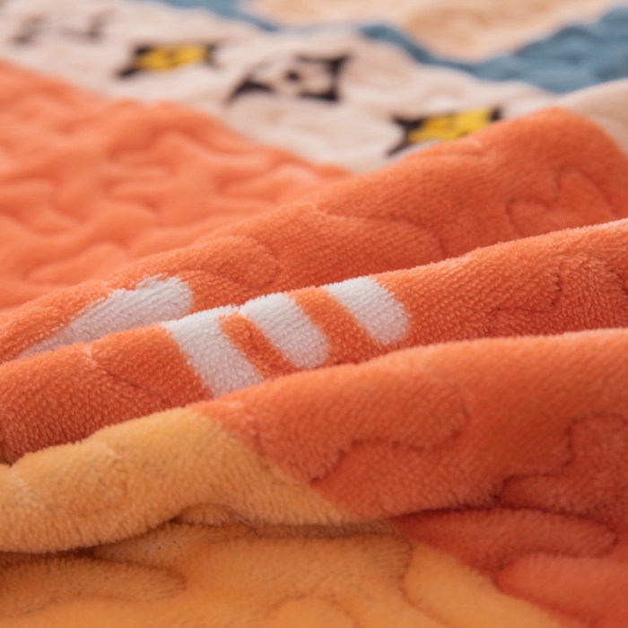 91家纺网 家纺一手货源 找家纺 梓依家纺 2023新款牛奶绒单床盖 绅士熊