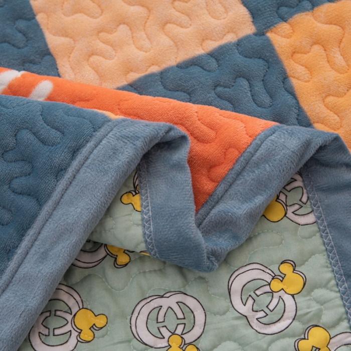 91家纺网 家纺一手货源 找家纺 梓依家纺 2023新款牛奶绒单床盖 绅士熊