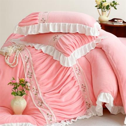 91家纺网 家纺一手货源 找家纺 （总）花香四季家纺 2023新款刺绣荷叶花边牛奶绒四件套-秘密花园