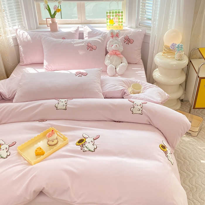 91家纺网 家纺一手货源 找家纺 欧冠 2023新款秋冬保暖专版水洗棉麻毛巾绣四件套 兔宝贝-粉