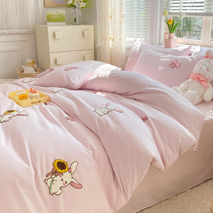 91家纺网 家纺一手货源 找家纺 欧冠 2023新款秋冬保暖专版水洗棉麻毛巾绣四件套 兔宝贝-粉