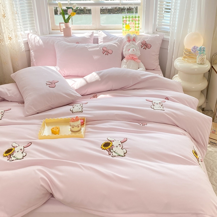 91家纺网 家纺一手货源 找家纺 欧冠 2023新款秋冬保暖专版水洗棉麻毛巾绣四件套 兔宝贝-粉