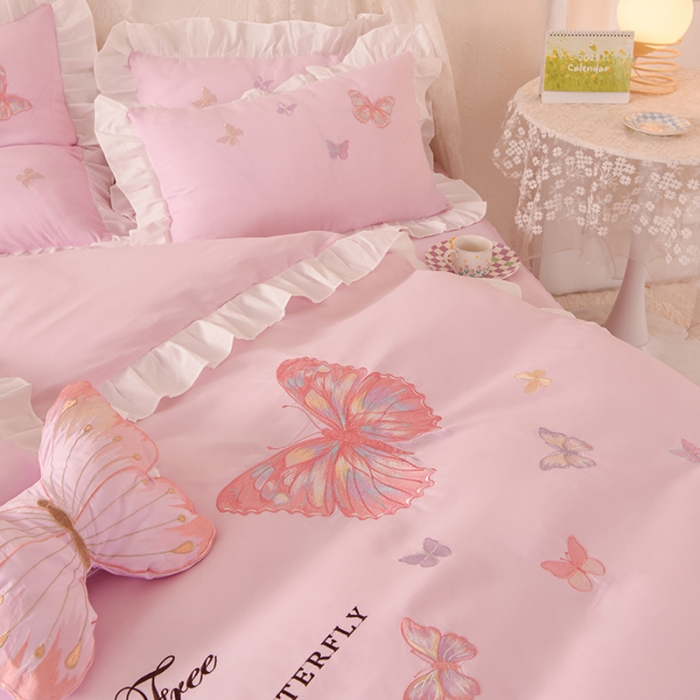 91家纺网 家纺一手货源 找家纺 欧冠 2023新款秋冬保暖云锦棉刺绣花边羽蝶系列四件套 羽蝶-粉色