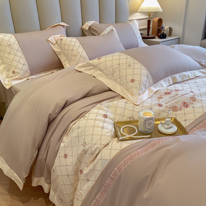 91家纺网 家纺一手货源 找家纺 欧冠 2023秋冬保暖60S全棉刺绣拼接菲曼系列四件套 菲曼-奶咖色