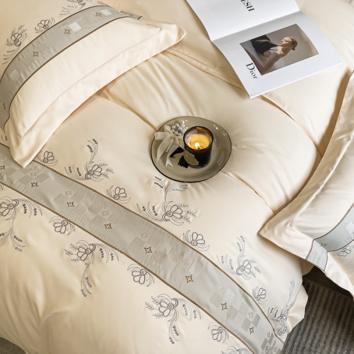 91家纺网 家纺一手货源 找家纺 欧冠 2023新款秋冬保暖锦绣棉简约绣花艾莎系列四件套 艾莎-米黄