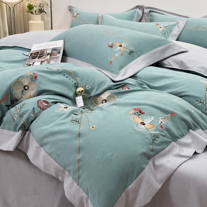 91家纺网 家纺一手货源 找家纺 欧冠 2023新款秋冬保暖云锦棉刺绣宽边盛夏光年系列四件套 盛夏光年-田园绿