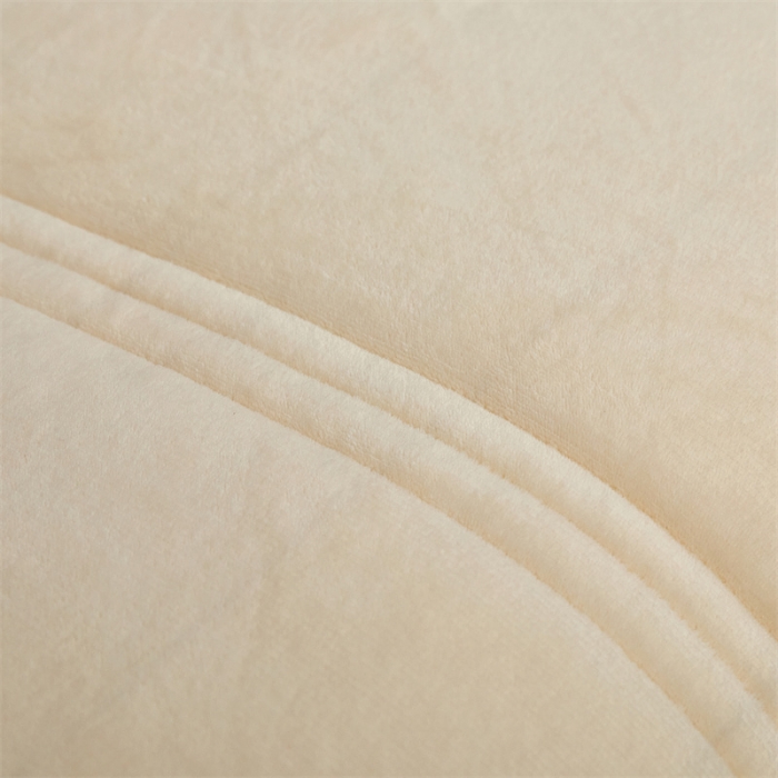 91家纺网 家纺一手货源 找家纺 钰博 2023新款双面牛奶绒大豆养 颜被 奶酪白