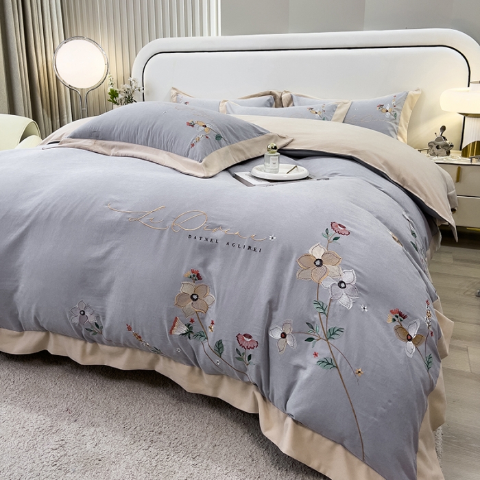 91家纺网 家纺一手货源 找家纺 欧冠 2023新款秋冬保暖云锦棉刺绣宽边盛夏光年系列四件套 盛夏光年-银灰