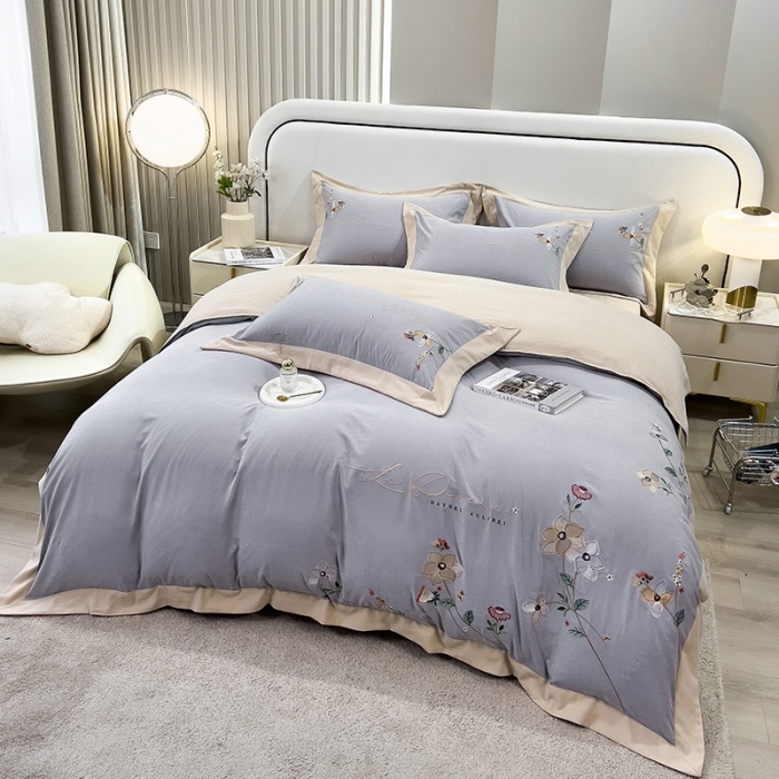 91家纺网 家纺一手货源 找家纺 欧冠 2023新款秋冬保暖云锦棉刺绣宽边盛夏光年系列四件套 盛夏光年-银灰