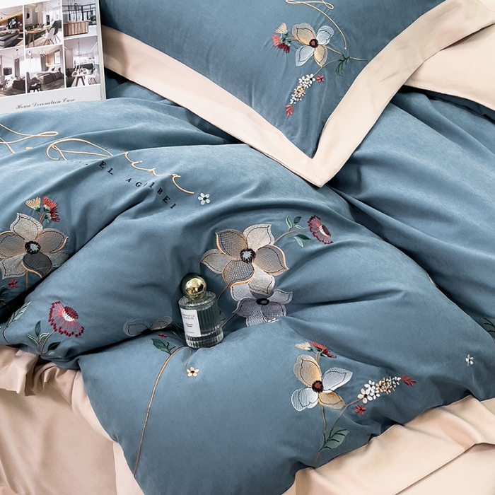 91家纺网 家纺一手货源 找家纺 欧冠 2023新款秋冬保暖云锦棉刺绣宽边盛夏光年系列四件套 盛夏光年-英蓝