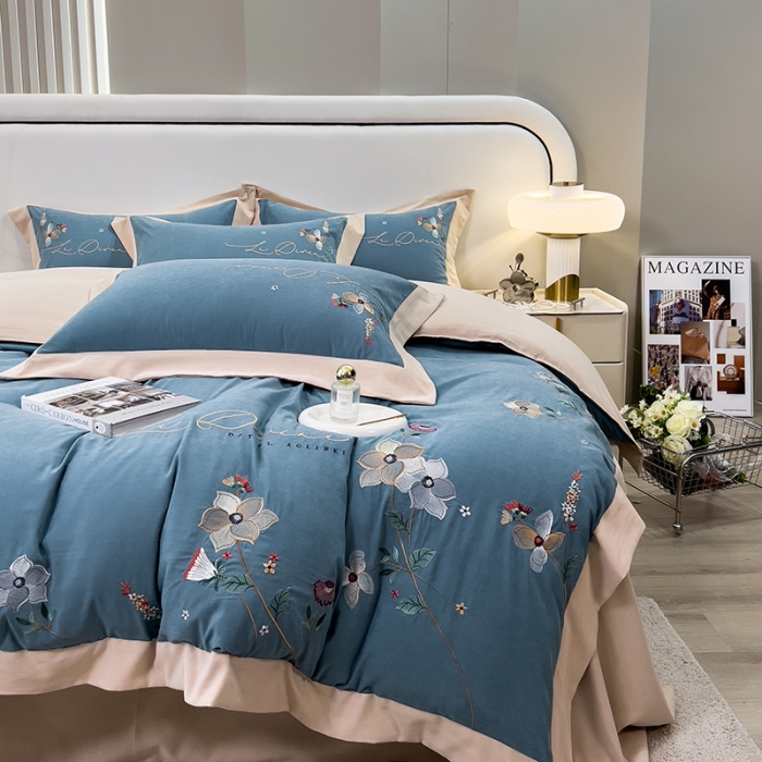 91家纺网 家纺一手货源 找家纺 欧冠 2023新款秋冬保暖云锦棉刺绣宽边盛夏光年系列四件套 盛夏光年-英蓝