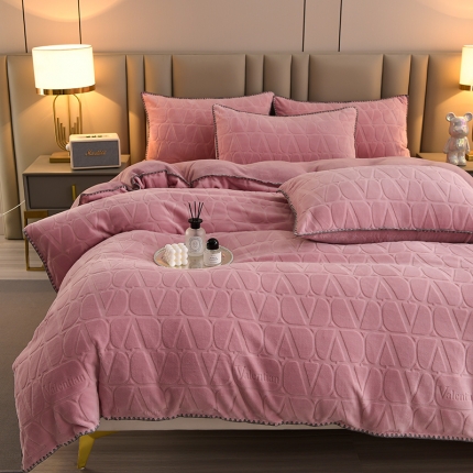 91家纺网 家纺一手货源 找家纺 （总） A类 2023新款雕花绒被套牛奶绒四件套230g克贝壳边