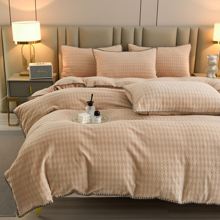 91家纺网 家纺一手货源 找家纺 （总） A类 2023新款雕花绒被套牛奶绒四件套230g克贝壳边