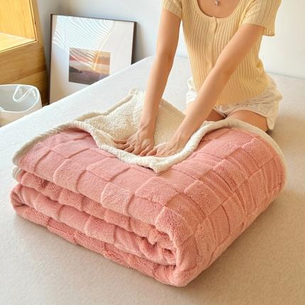 91家纺网 家纺一手货源 找家纺 湘之帛 2024直播新款高克重塔芙蓉绒羊羔绒多功能盖毯毛毯 棋盘格粉