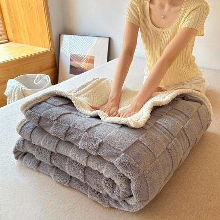 91家纺网 家纺一手货源 找家纺 湘之帛 2024直播新款高克重塔芙蓉绒羊羔绒多功能盖毯毛毯 棋盘格灰