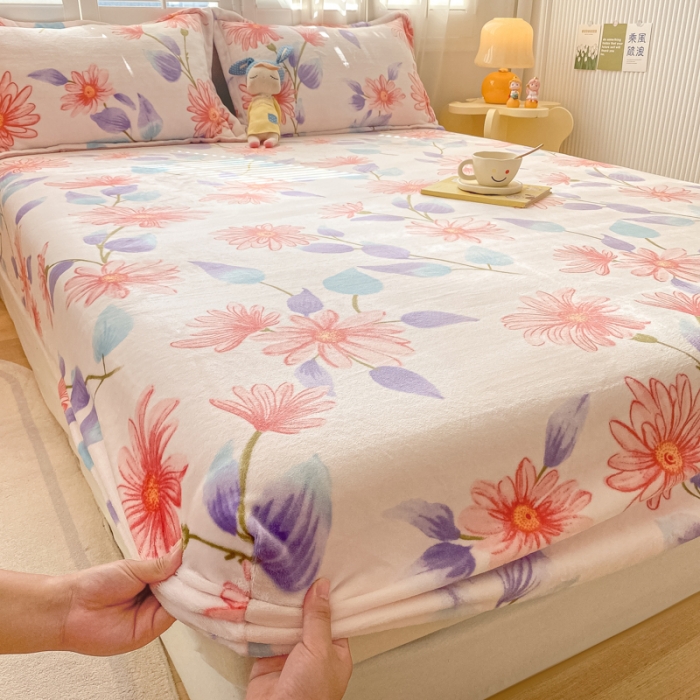 91家纺网 家纺一手货源 找家纺 欧邦 新款印花牛奶绒单品床笠 荷花待放