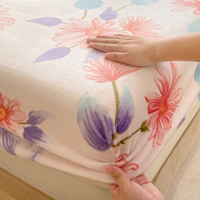 91家纺网 家纺一手货源 找家纺 欧邦 新款印花牛奶绒单品床笠 荷花待放