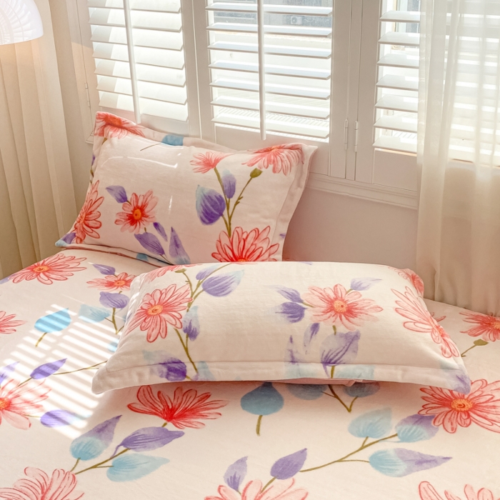 91家纺网 家纺一手货源 找家纺 欧邦 新款印花牛奶绒单品床笠 荷花待放