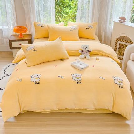 91家纺网 家纺一手货源 找家纺 米瑞娜 2024新款纯色毛巾绣牛奶绒四件套 皮皮狗-黄