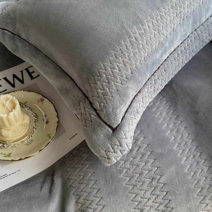 91家纺网 家纺一手货源 找家纺 舒梦琪 2024新款提花牛奶绒夹棉床盖四件套 灰色