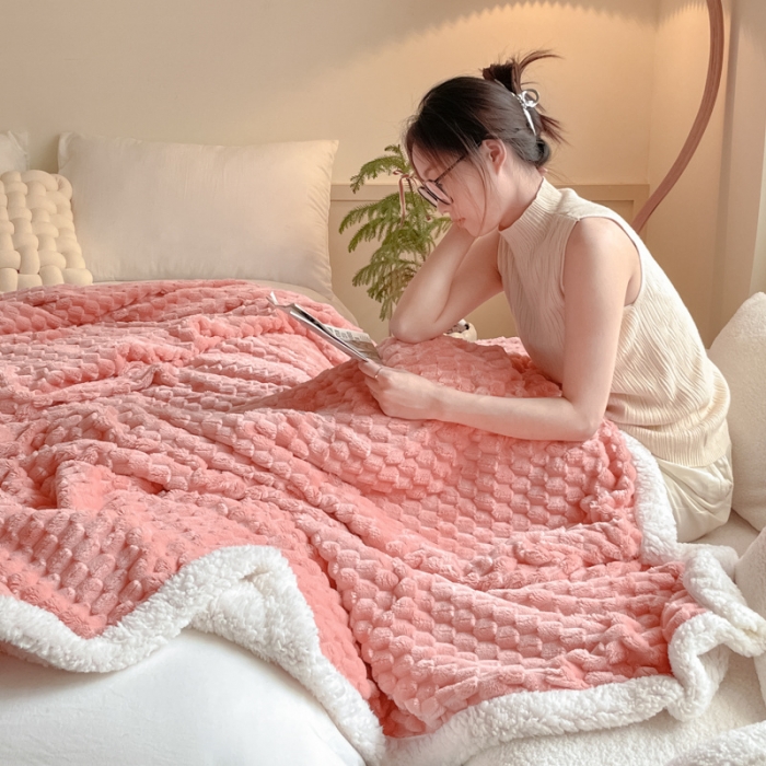 91家纺网 家纺一手货源 找家纺 欧邦 新款A类金龟绒提花豆豆绒毯子羊羔绒双层毛毯 丁香粉