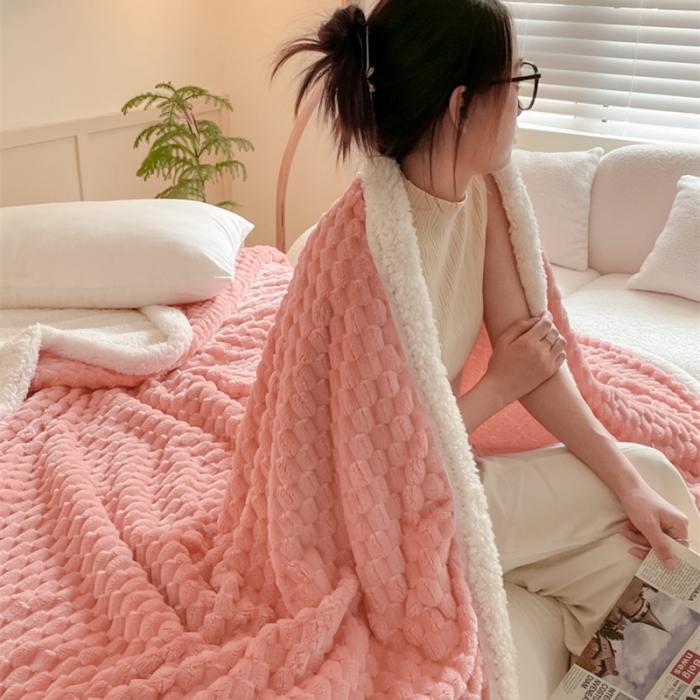 91家纺网 家纺一手货源 找家纺 欧邦 新款A类金龟绒提花豆豆绒毯子羊羔绒双层毛毯 丁香粉