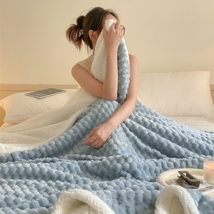 91家纺网 家纺一手货源 找家纺 欧邦 新款A类金龟绒提花豆豆绒毯子羊羔绒双层毛毯 海洋蓝