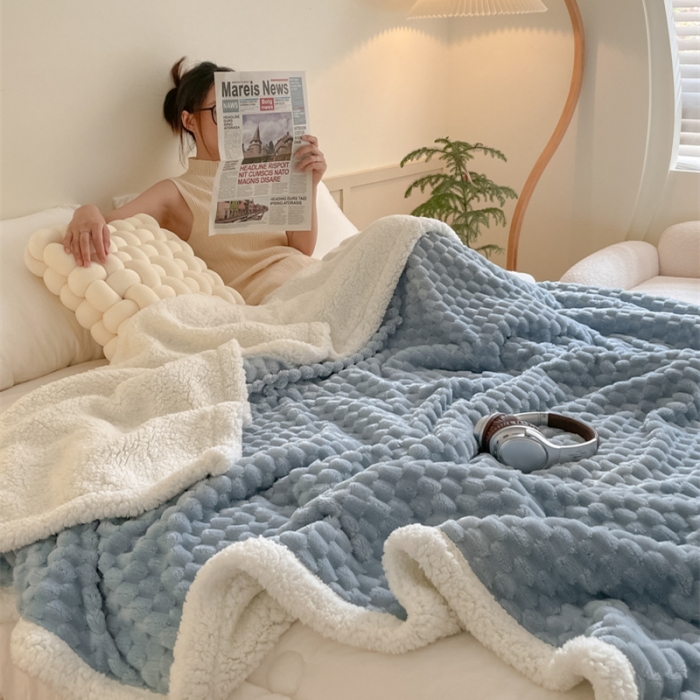 91家纺网 家纺一手货源 找家纺 欧邦 新款A类金龟绒提花豆豆绒毯子羊羔绒双层毛毯 海洋蓝