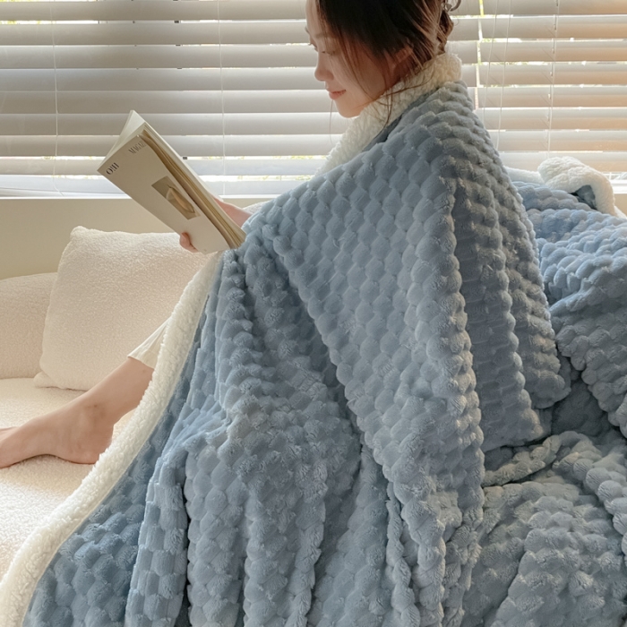 91家纺网 家纺一手货源 找家纺 欧邦 新款A类金龟绒提花豆豆绒毯子羊羔绒双层毛毯 海洋蓝