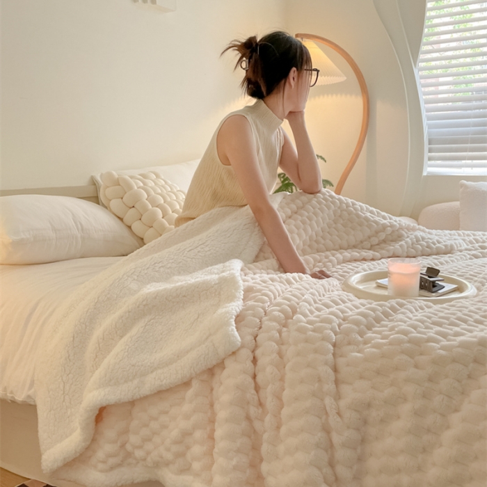 91家纺网 家纺一手货源 找家纺 欧邦 新款A类金龟绒提花豆豆绒毯子羊羔绒双层毛毯 星光白