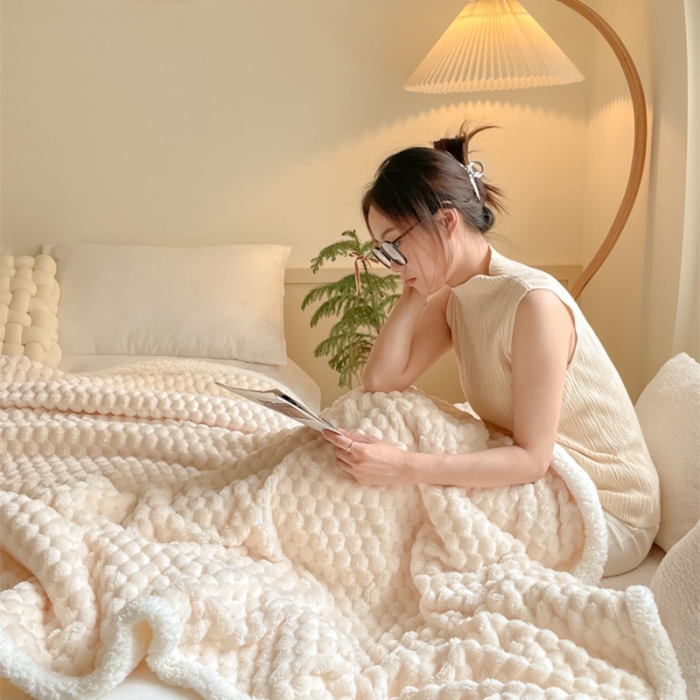 91家纺网 家纺一手货源 找家纺 欧邦 新款A类金龟绒提花豆豆绒毯子羊羔绒双层毛毯 星光白