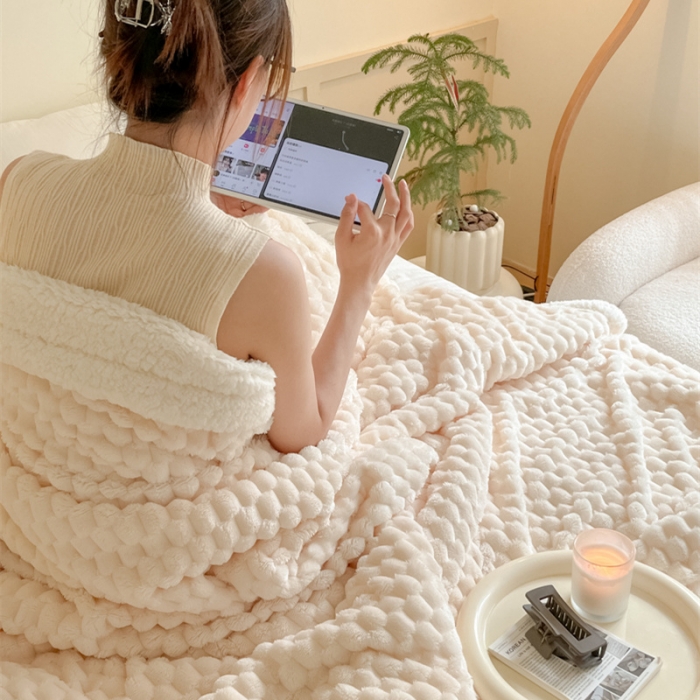 91家纺网 家纺一手货源 找家纺 欧邦 新款A类金龟绒提花豆豆绒毯子羊羔绒双层毛毯 星光白