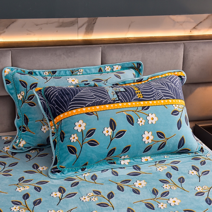 91家纺网 家纺一手货源 找家纺 盈超2023新款A类高克重印花牛奶绒金貂绒床裙款保暖绒四件套 雏菊