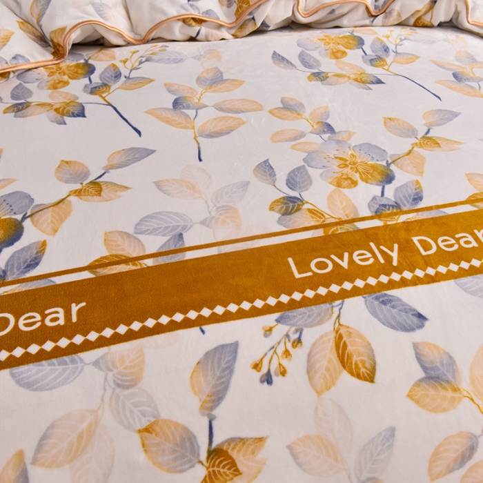 91家纺网 家纺一手货源 找家纺 盈超2023新款A类高克重印花牛奶绒金貂绒床裙款保暖绒四件套 美好时光