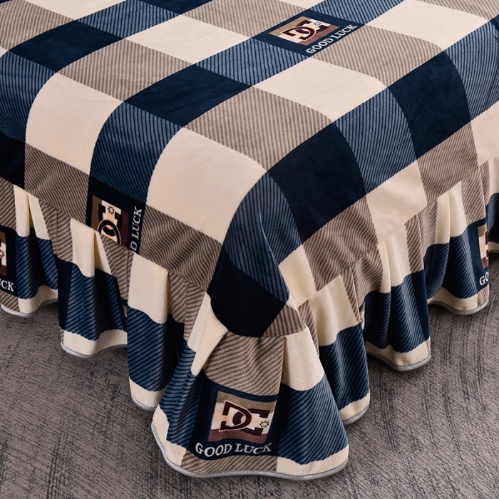 91家纺网 家纺一手货源 找家纺 盈超2023新款A类高克重印花牛奶绒金貂绒床裙款保暖绒四件套 蓝大格