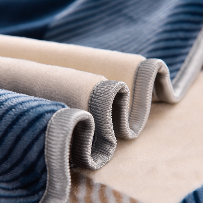 91家纺网 家纺一手货源 找家纺 盈超2023新款A类高克重印花牛奶绒金貂绒床裙款保暖绒四件套 蓝大格