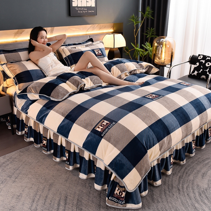 91家纺网 家纺一手货源 找家纺 盈超2023新款A类高克重印花牛奶绒金貂绒床裙款保暖绒四件套 蓝大格