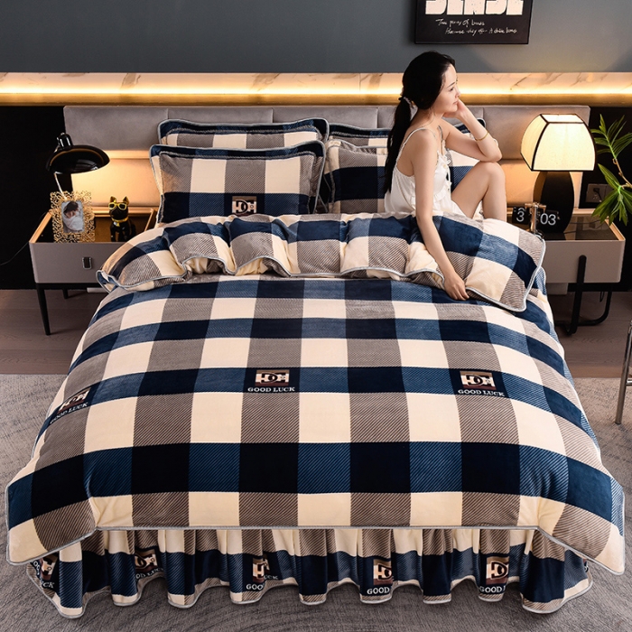 91家纺网 家纺一手货源 找家纺 盈超2023新款A类高克重印花牛奶绒金貂绒床裙款保暖绒四件套 蓝大格