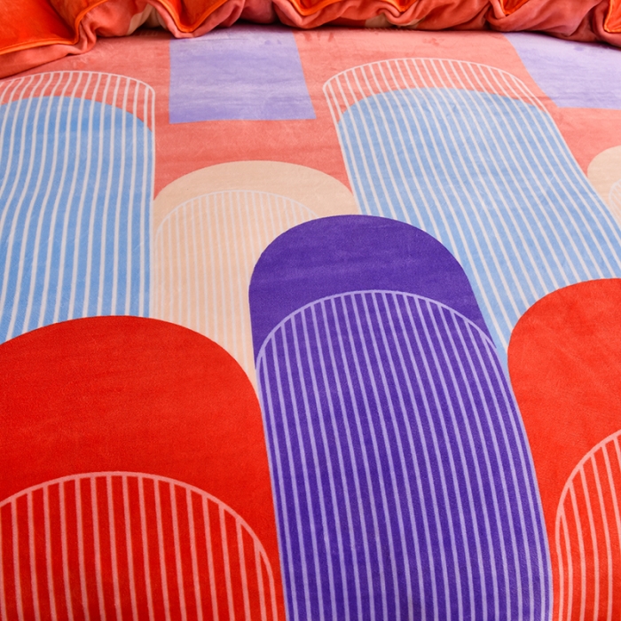 91家纺网 家纺一手货源 找家纺 盈超2023新款A类高克重印花牛奶绒金貂绒床裙款保暖绒四件套 橙色门庭