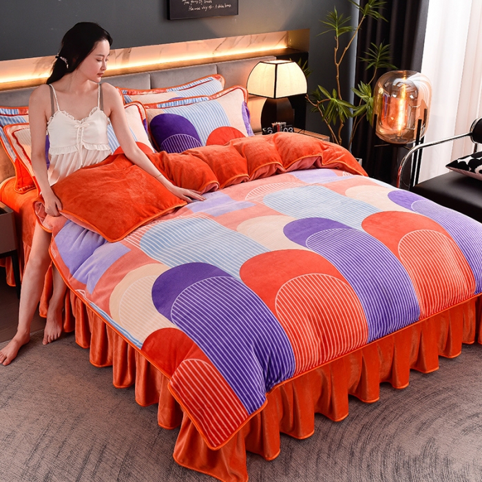 91家纺网 家纺一手货源 找家纺 盈超2023新款A类高克重印花牛奶绒金貂绒床裙款保暖绒四件套 橙色门庭