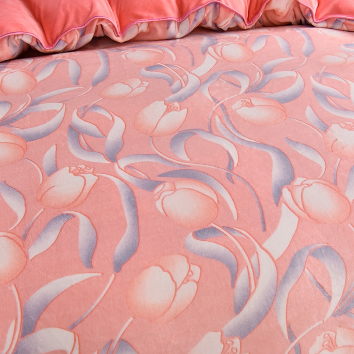 91家纺网 家纺一手货源 找家纺 盈超2023新款A类高克重印花牛奶绒金貂绒床裙款保暖绒四件套 郁金香